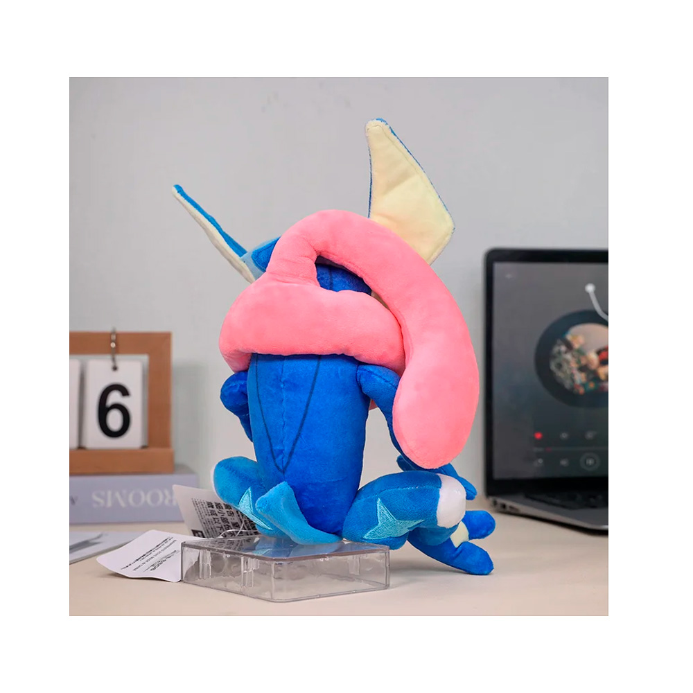 Pokemon Peluche Greninja 26 cm Pose - Imagen 3