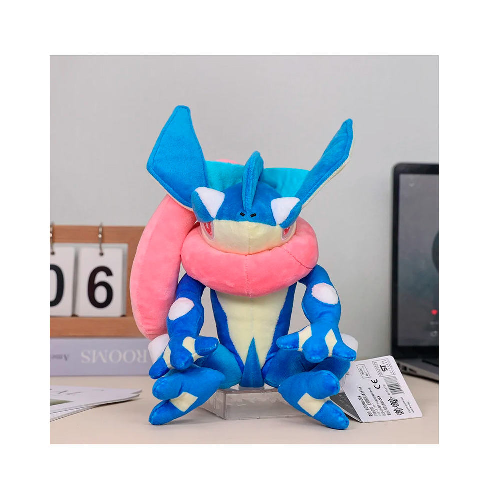Pokemon Peluche Greninja 26 cm Pose - Imagen 5